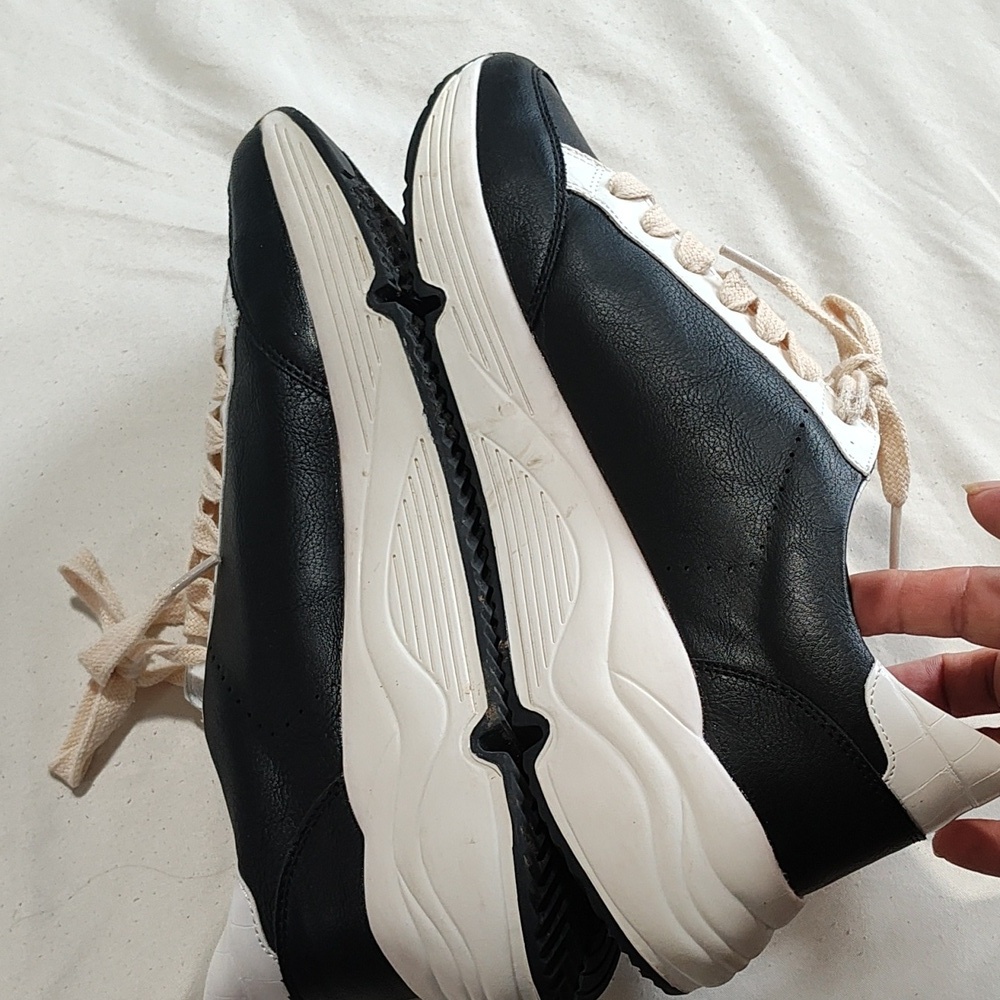 Stylish Black and White Women's Sneakers - Picture 7 of 14